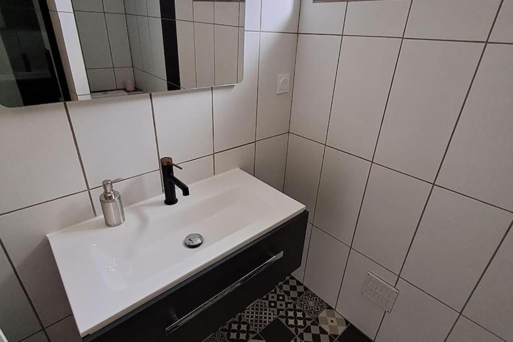 Agreable T2 Classe 3 Etoiles, Refait A Neuf, Dans Quartier Calme Rodez Eksteriør billede